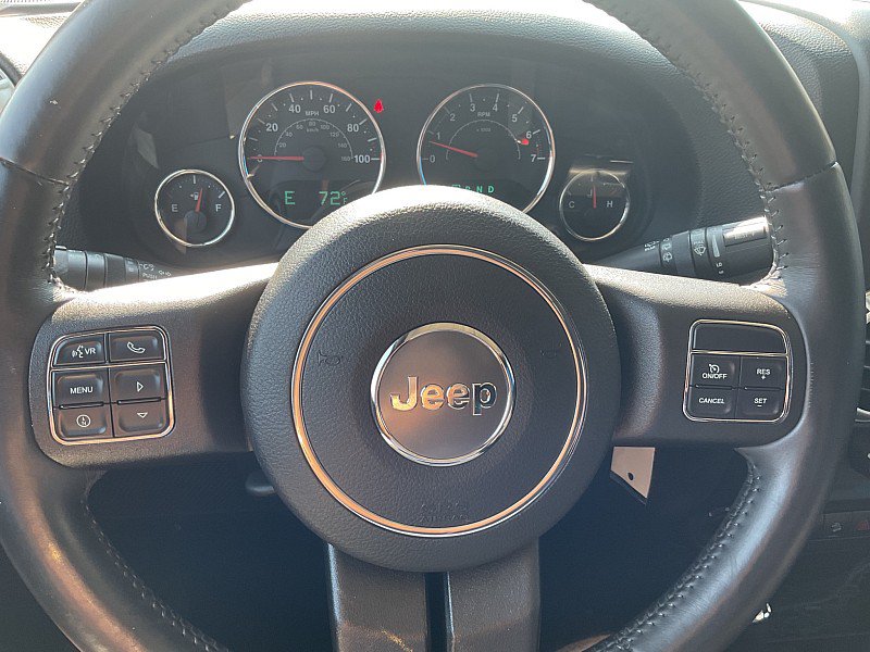 Used 2015 Jeep Wrangler Unlimited Sahara w/ Connectivity Group AWD/4WD image 19