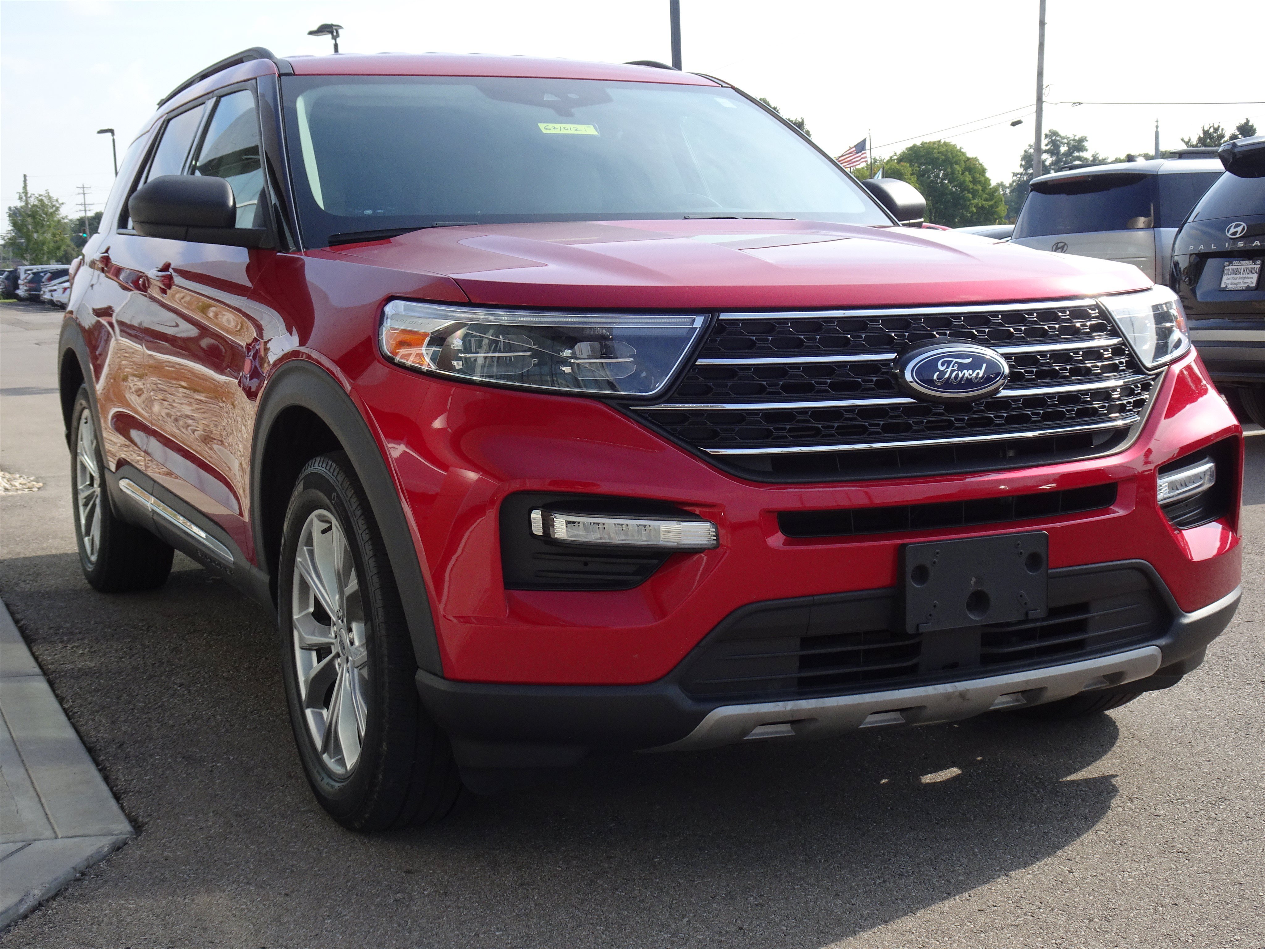 Used 2020 Ford Explorer XLT w/ Equipment Group 202A AWD/4WD image 6