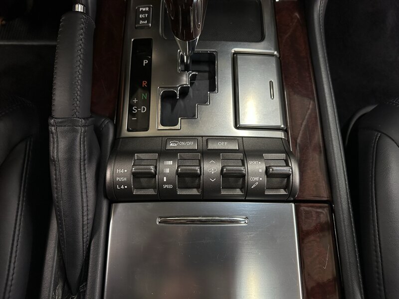 Used 2011 Lexus LX 570 4WD w/ Luxury Pkg image 22