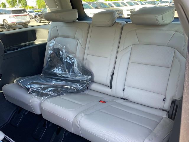 New 2026 Lincoln Navigator Reserve w/ Jet Appearance Package AWD/4WD image 8