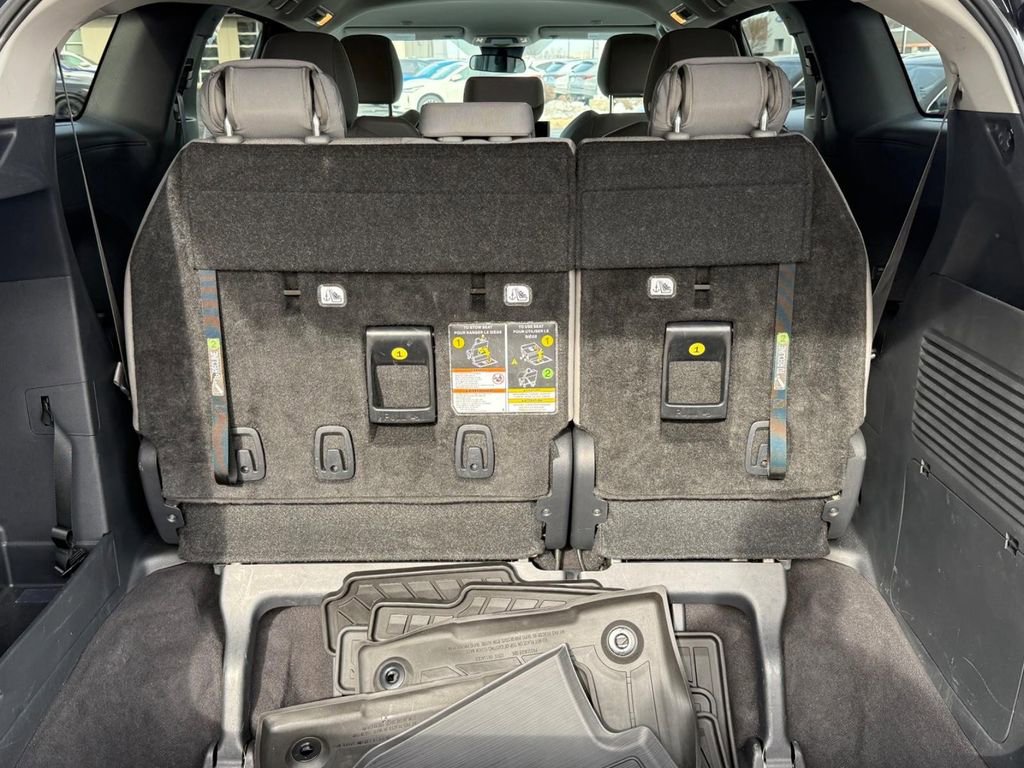 Used 2025 Toyota Sienna LE FWD image 5