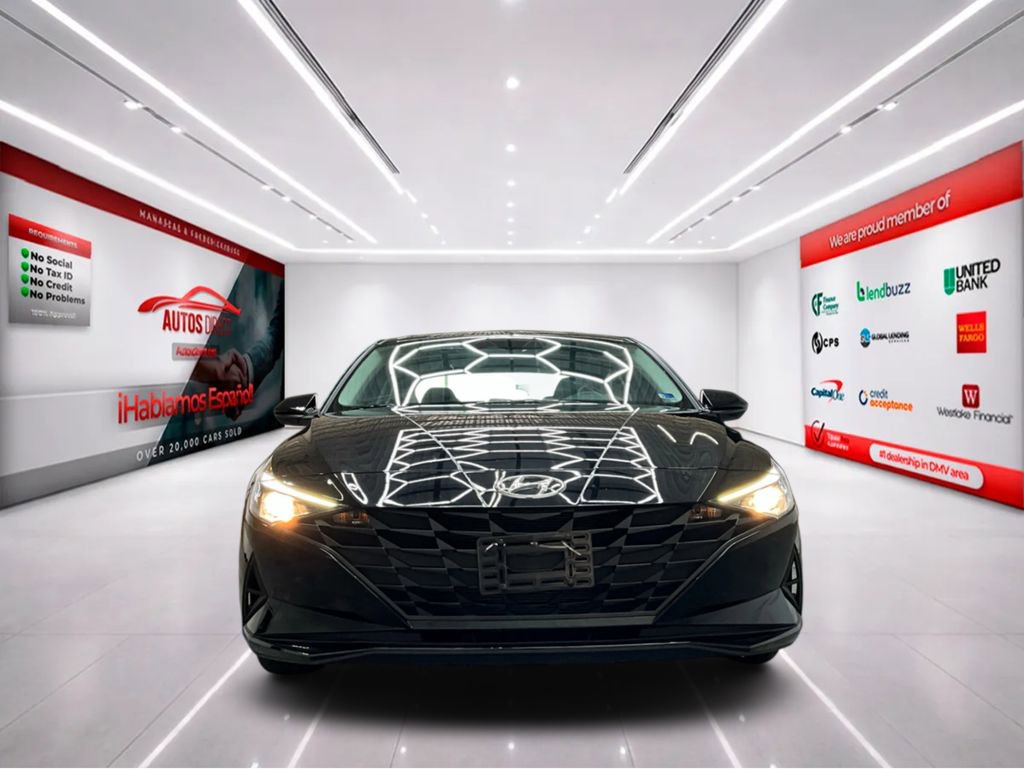 Used 2021 Hyundai Elantra SE w/ Cargo Package image 2