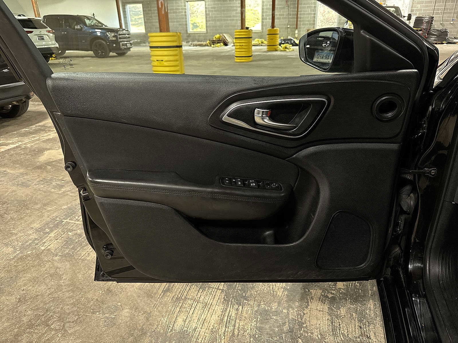 Used 2015 Chrysler 200 Limited image 25