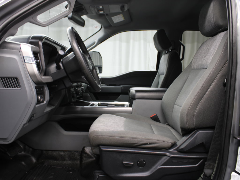 Used 2023 Ford F250 XLT w/ Black Appearance Package AWD/4WD image 15