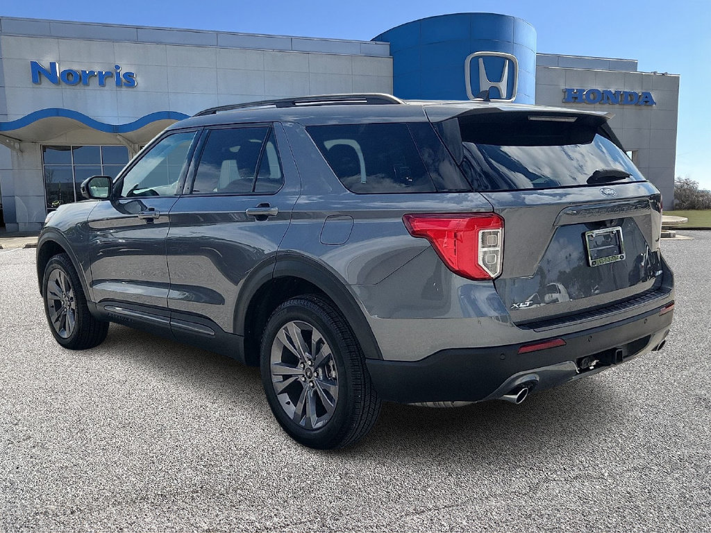 Used 2024 Ford Explorer XLT w/ Equipment Group 202A AWD/4WD image 3