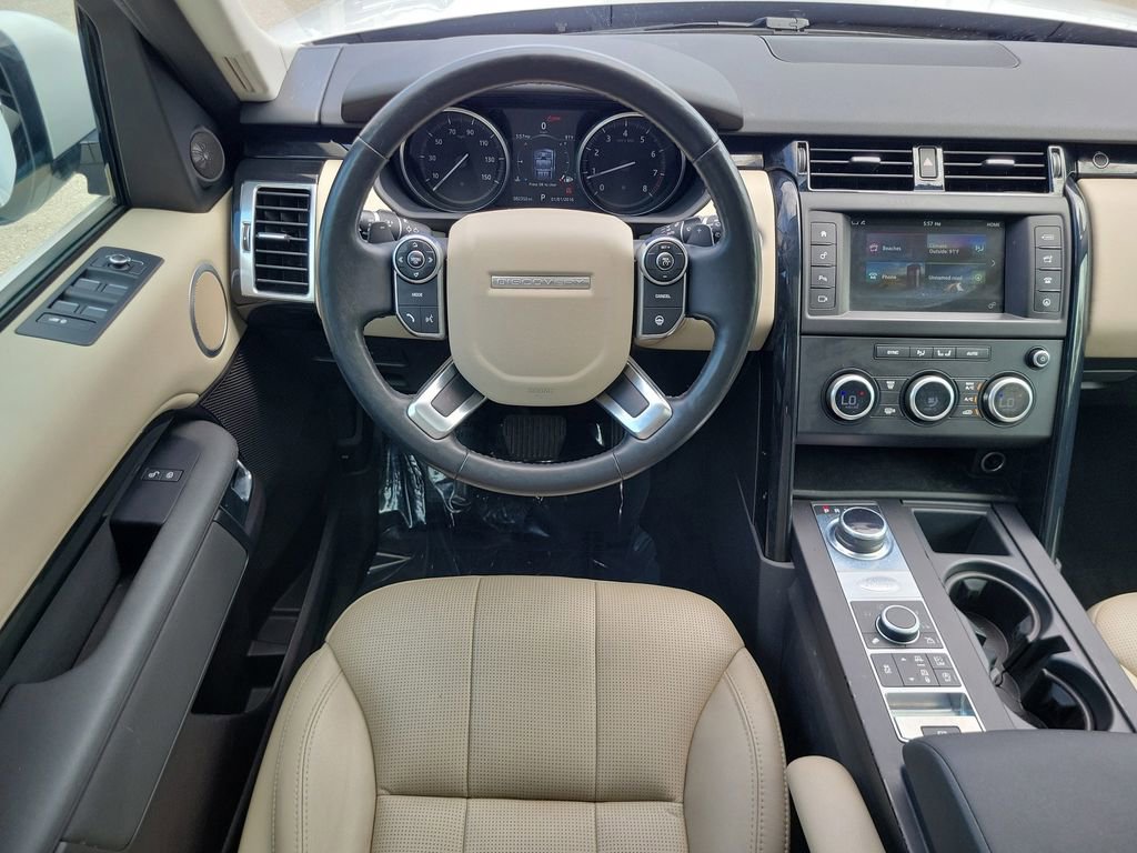 Used 2017 Land Rover Discovery SE AWD/4WD image 18