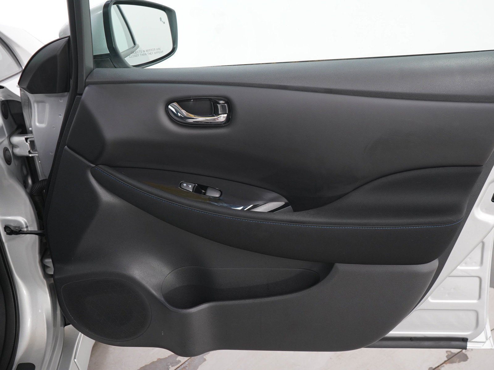 Used 2018 Nissan Leaf SV w/ SV Technology Package FWD image 11