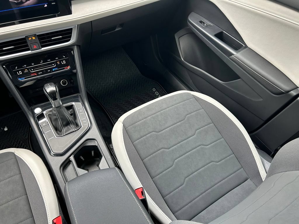 Certified 2026 Volkswagen Taos SE w/ Black Wheel Package FWD image 11