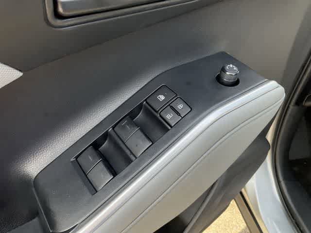 Used 2023 Toyota Highlander LE FWD image 13
