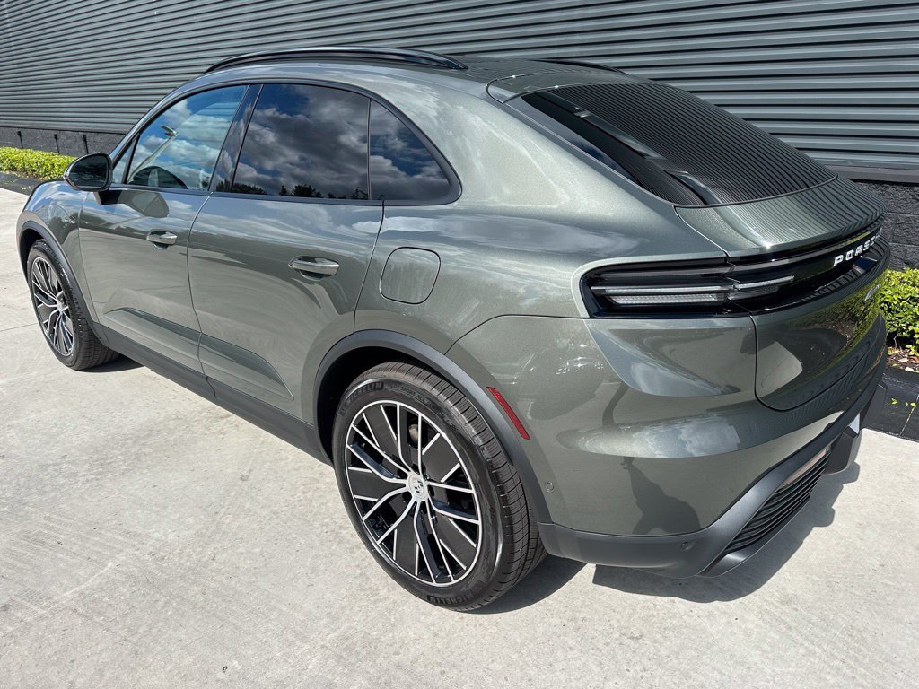 Used 2026 Porsche Macan Electric RWD image 3