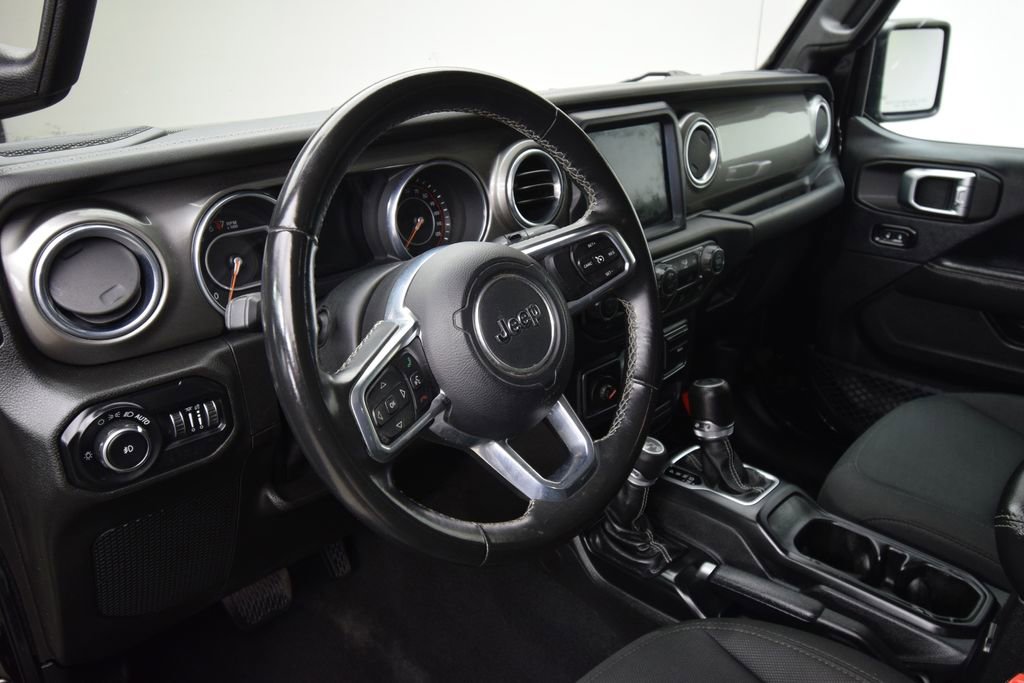 Used 2018 Jeep Wrangler Unlimited Sahara w/ Uconnect 4C Nav & Sound Group image 15