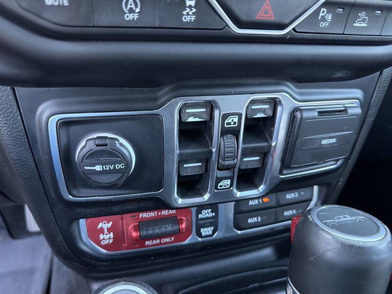 Used 2020 Jeep Gladiator Rubicon AWD/4WD image 19