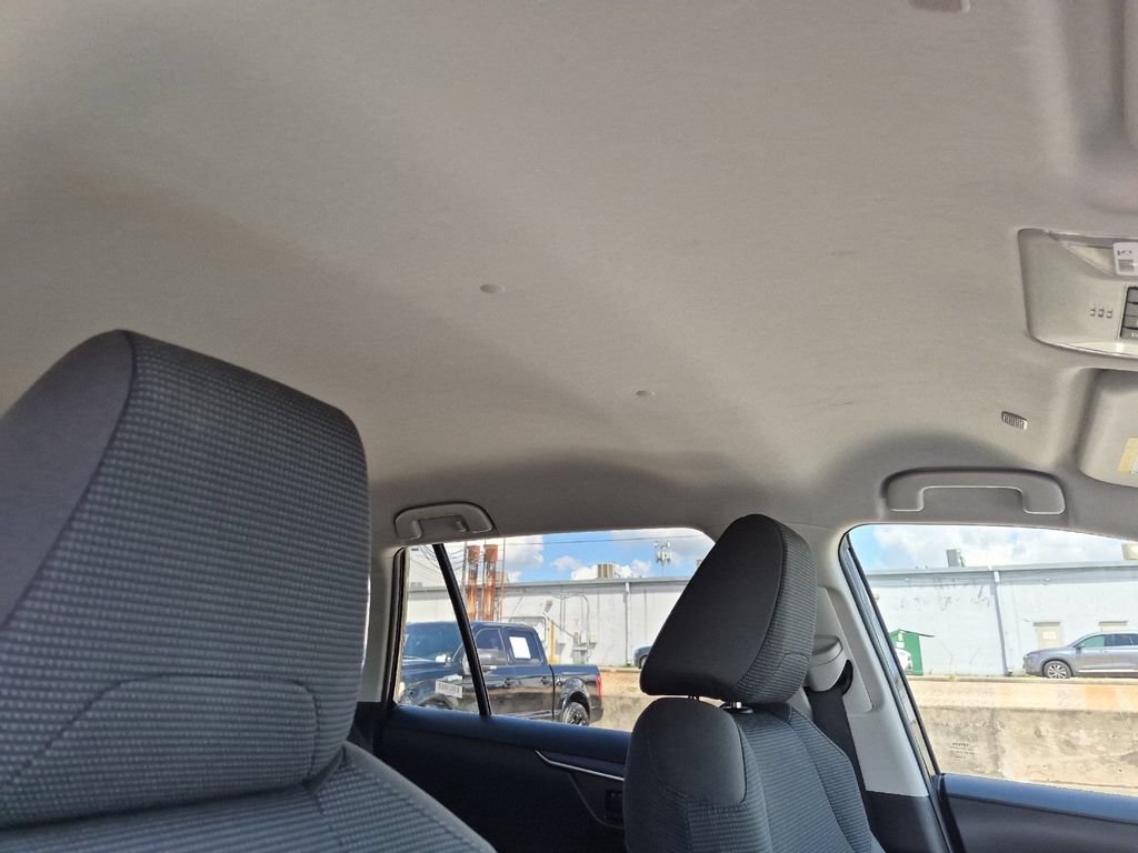 Used 2025 Toyota RAV4 LE AWD/4WD image 17