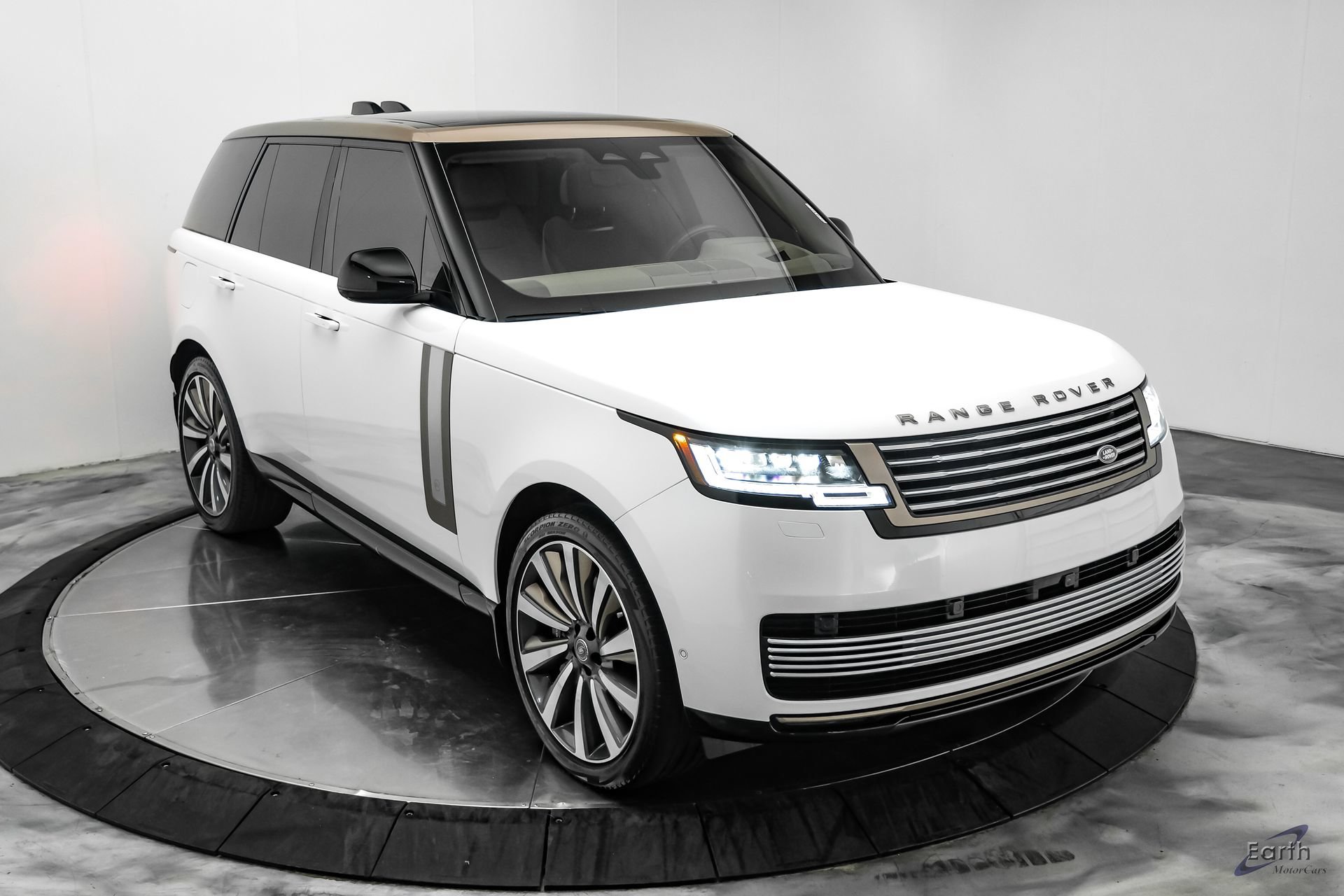 Used 2024 Land Rover Range Rover SV AWD/4WD image 25