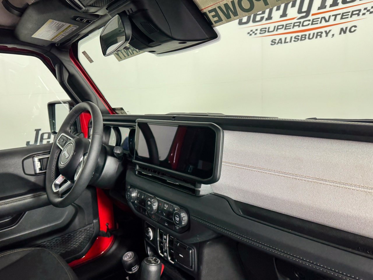 Used 2026 Jeep Wrangler Unlimited Sahara AWD/4WD image 32
