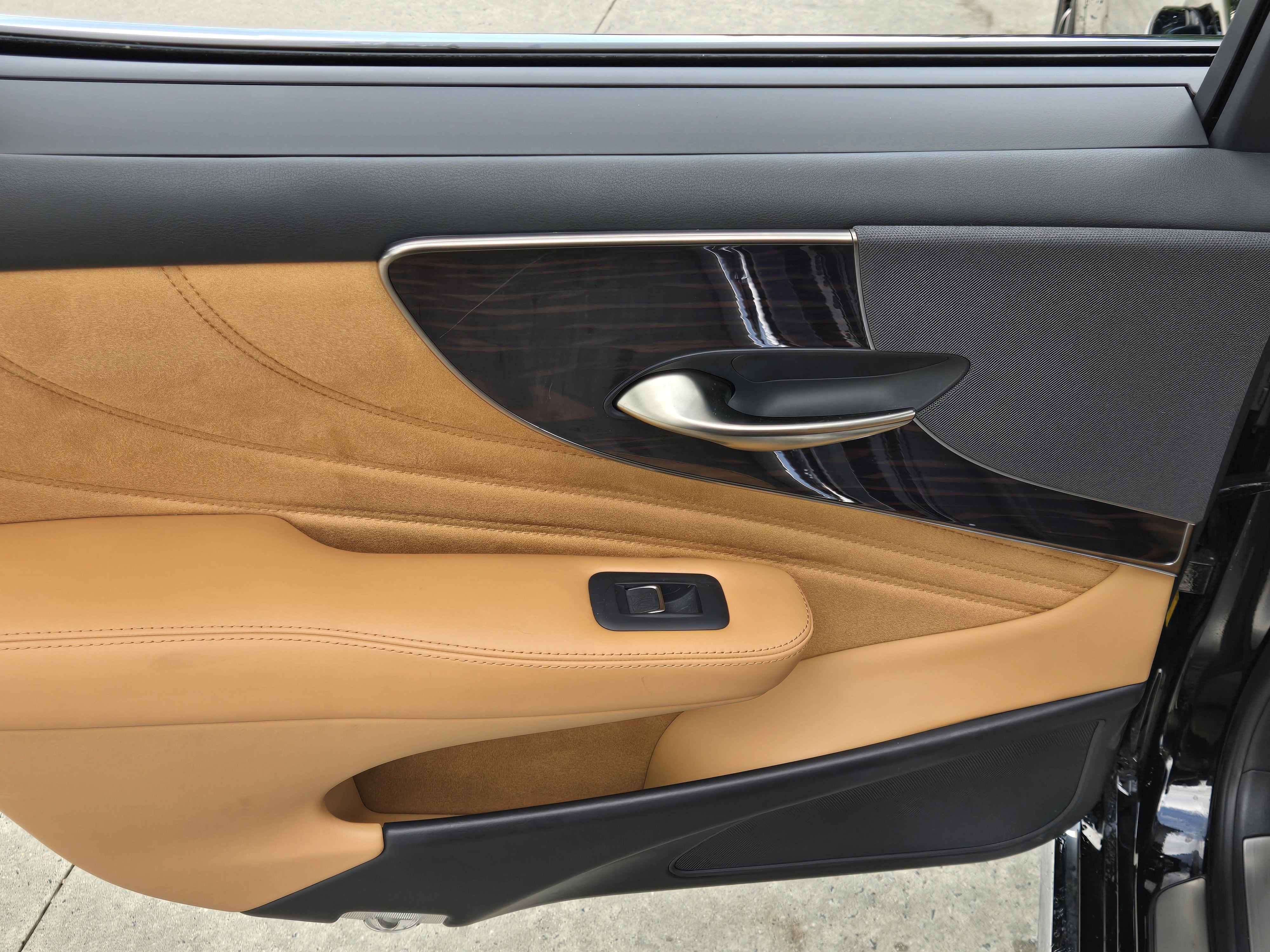 Used 2023 Lexus LS 500 AWD w/ Luxury Package image 33