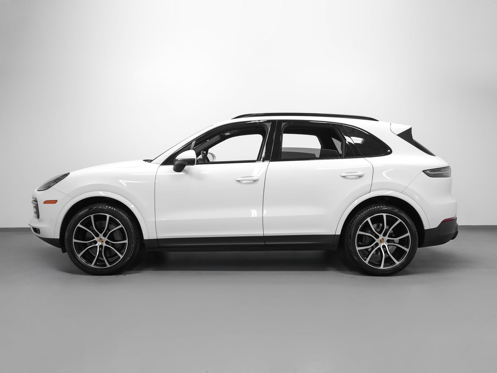 Used 2023 Porsche Cayenne S Platinum image 2
