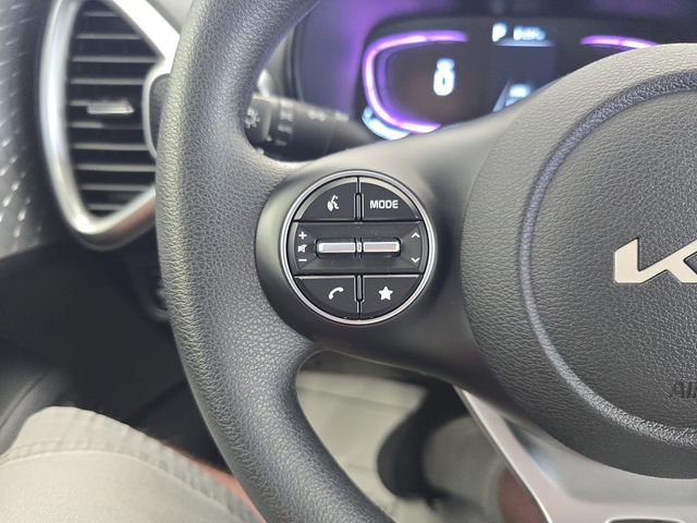 Certified 2025 Kia Soul LX w/ LX Technology Package FWD image 19