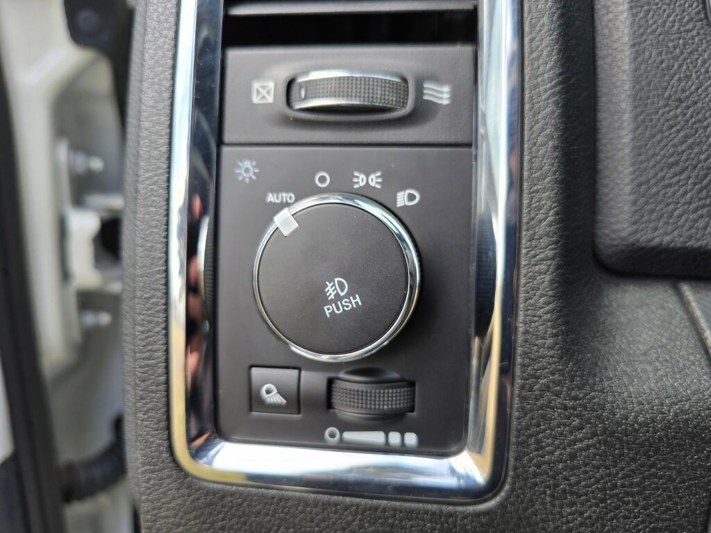 Used 2016 RAM 3500 Laramie w/ Convenience Group image 25