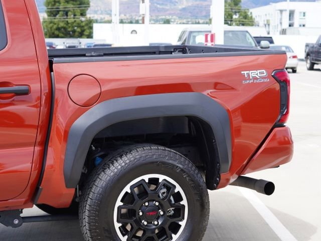 Certified 2025 Toyota Tacoma TRD Off-Road AWD/4WD image 10