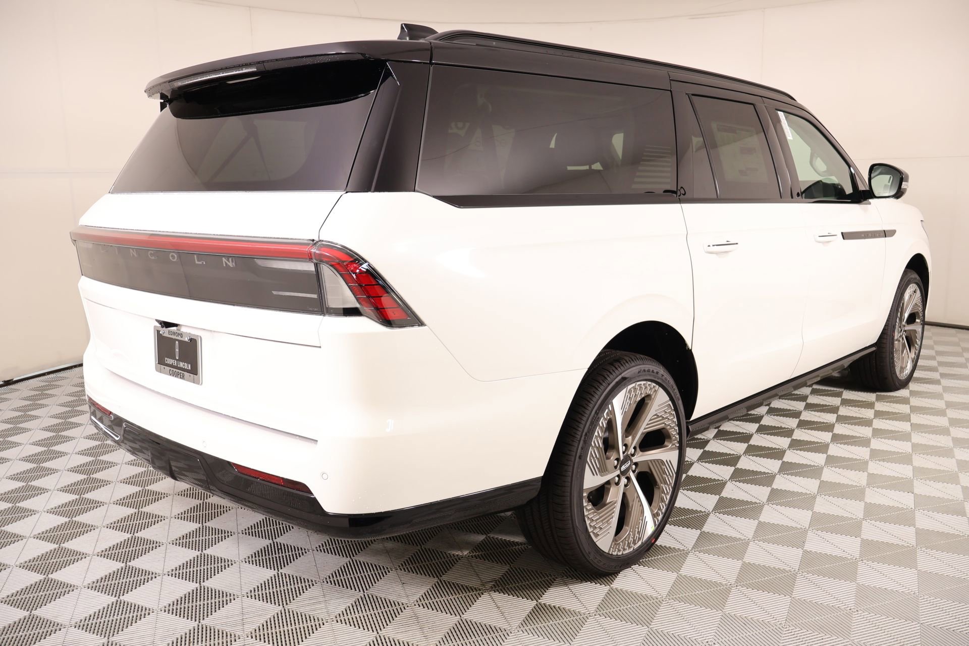 New 2026 Lincoln Navigator L Black Label w/ Black Label Special Edition image 23