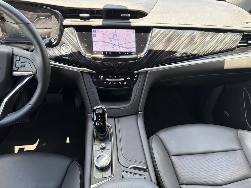 Certified 2025 Cadillac XT6 Premium Luxury FWD image 15