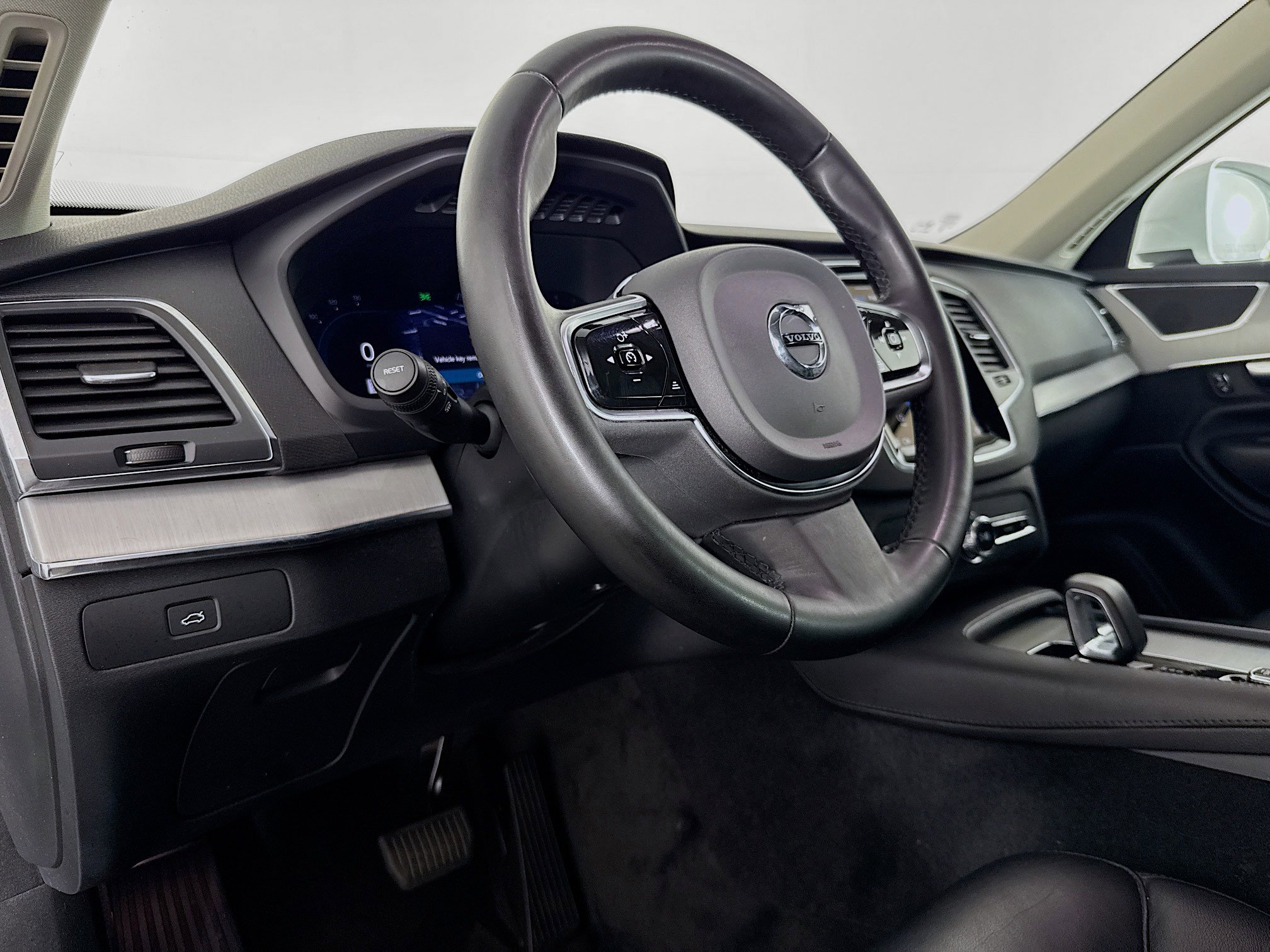 Used 2023 Volvo XC90 B5 Core AWD/4WD image 22