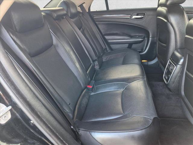 Used 2019 Chrysler 300 Limited AWD/4WD image 18