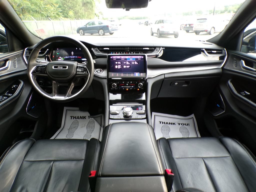 Used 2023 Jeep Grand Cherokee Overland w/ Luxury Tech Group IV AWD/4WD image 19