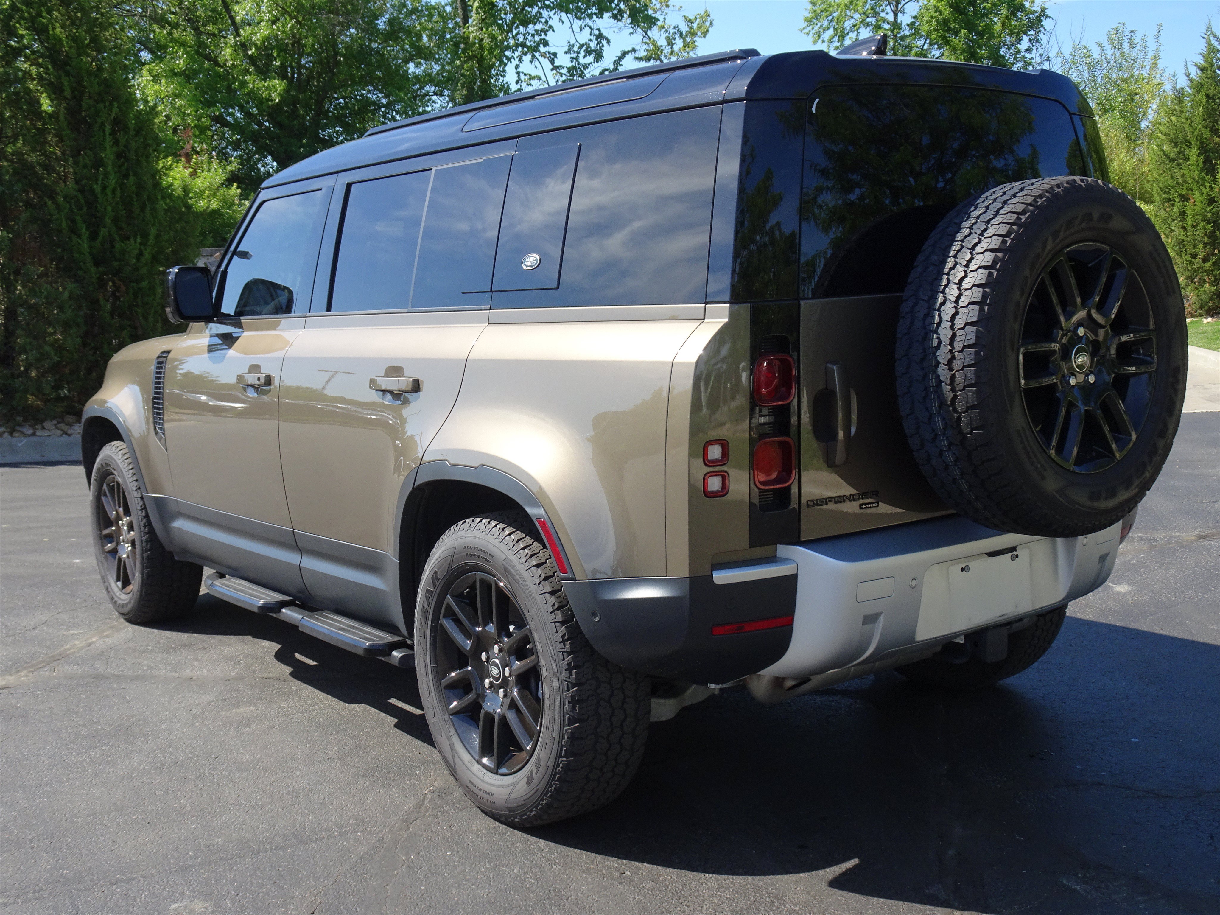 Used 2022 Land Rover Defender 110 SE AWD/4WD image 9