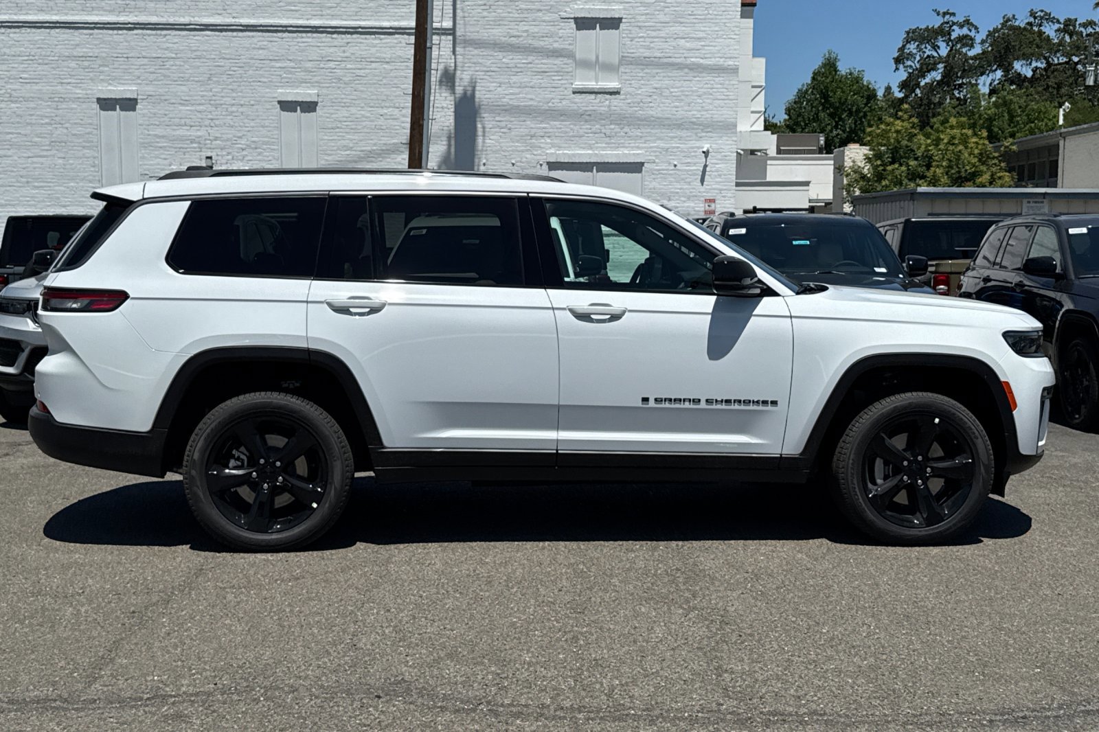 New 2026 Jeep Grand Cherokee L Limited AWD/4WD image 2