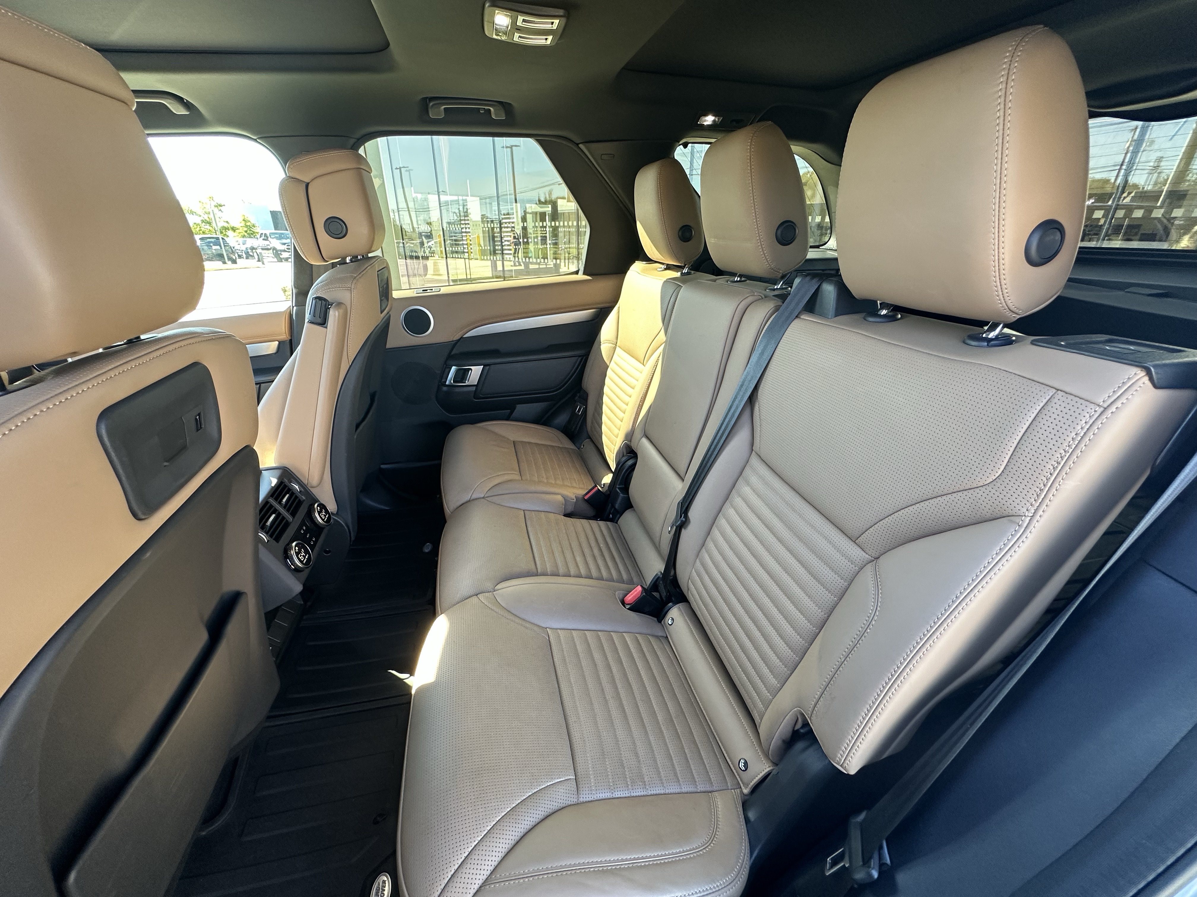 Certified 2023 Land Rover Discovery S R-Dynamic AWD/4WD image 27