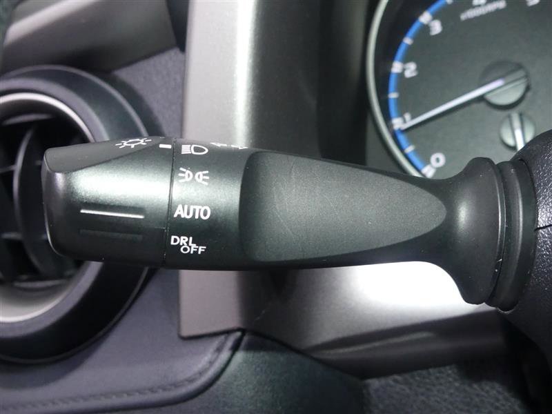 Used 2018 Toyota RAV4 LE w/ All Weather Liner Package image 32