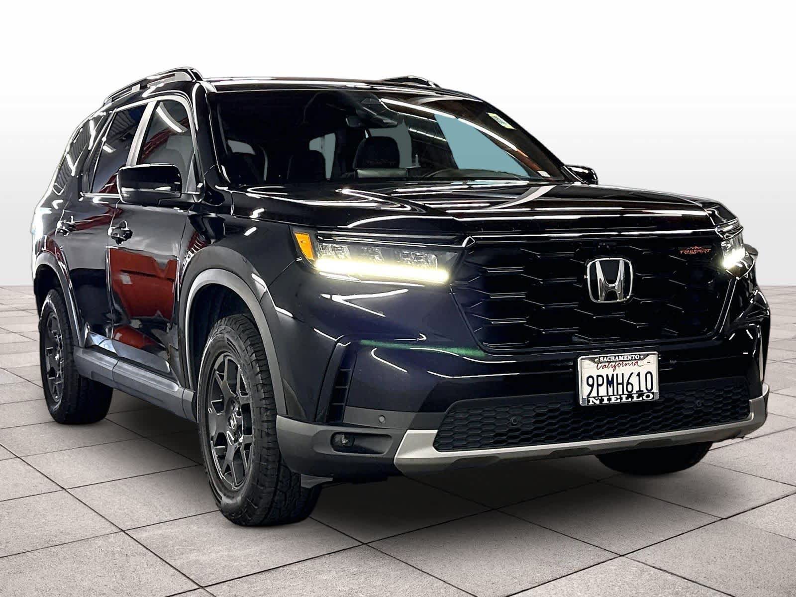 Used 2025 Honda Pilot TrailSport image 2