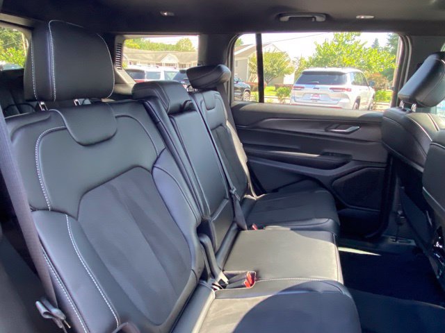 Used 2025 Jeep Grand Cherokee L Altitude AWD/4WD image 23