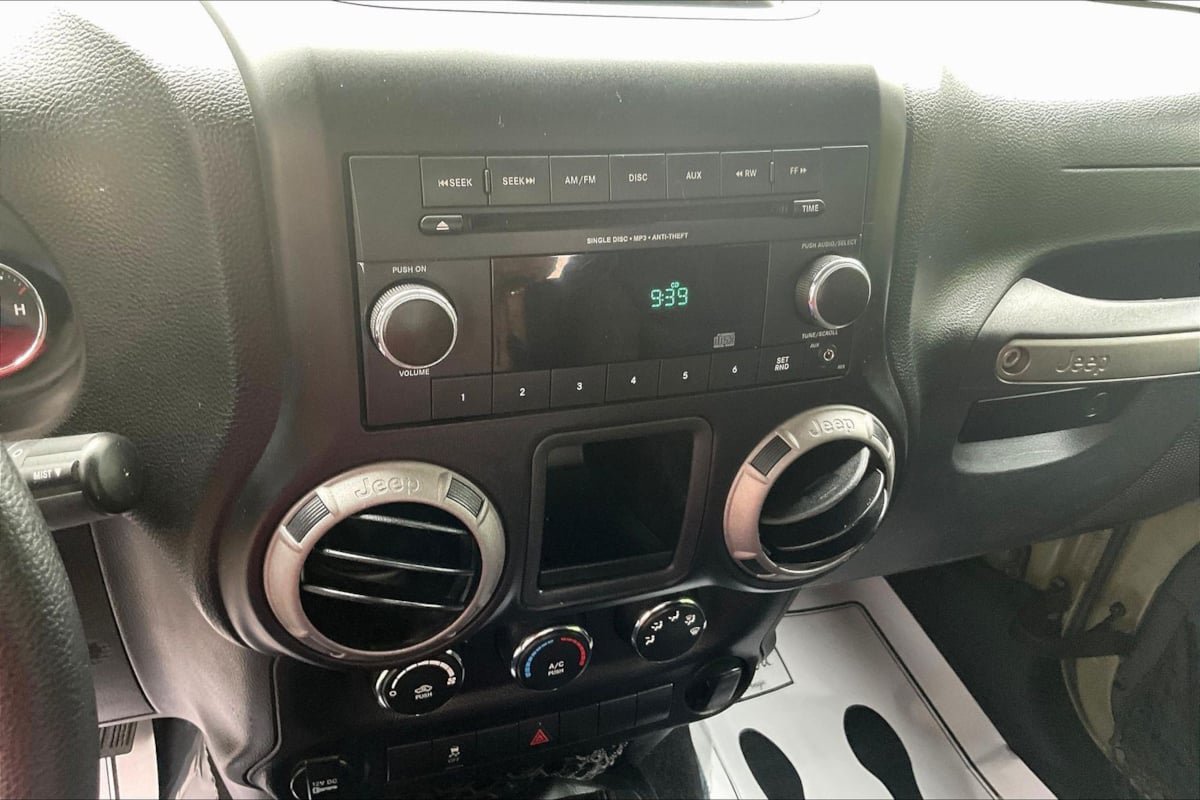 Used 2013 Jeep Wrangler Sport AWD/4WD image 9