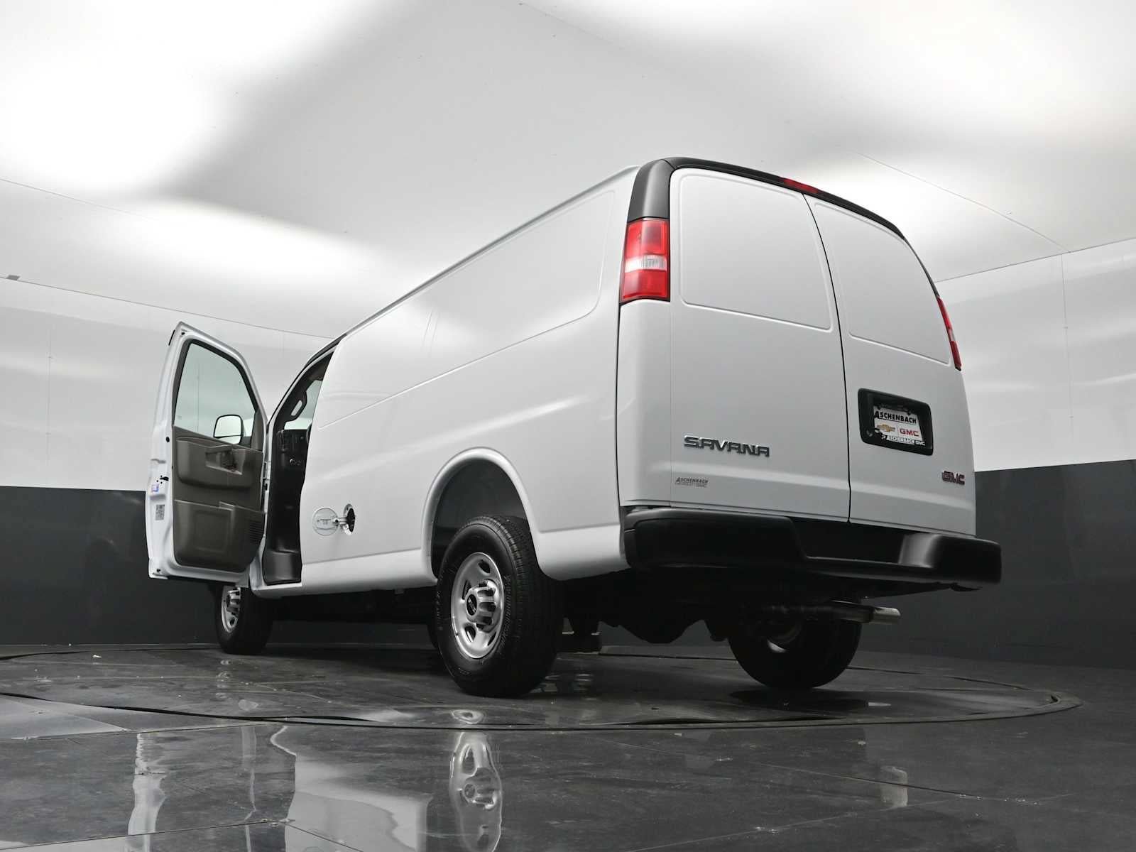 New 2026 GMC Savana 3500 w/ Driver Convenience Package RWD image 31