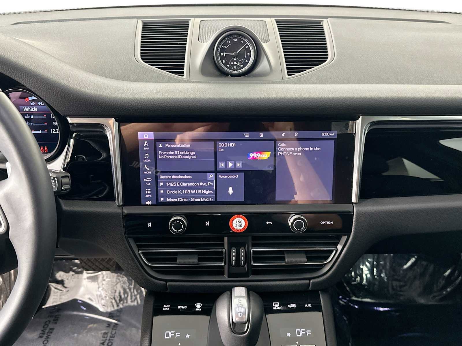 Certified 2025 Porsche Macan image 16