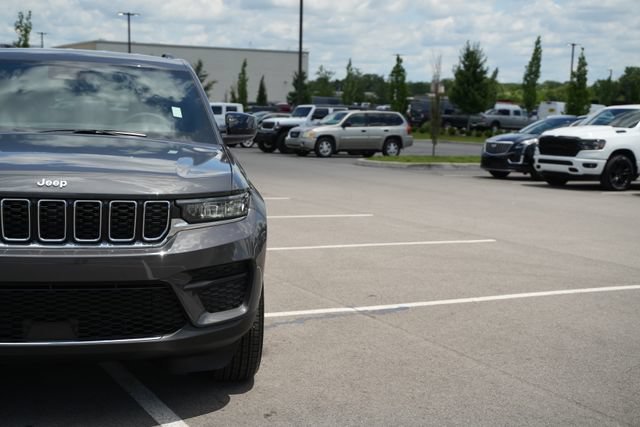 New 2026 Jeep Grand Cherokee Laredo w/ Trailer Tow Package AWD/4WD image 41