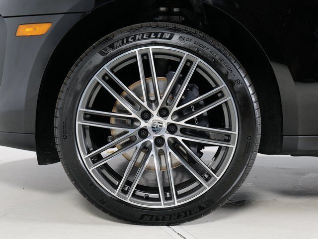 Certified 2026 Porsche Macan AWD/4WD image 32