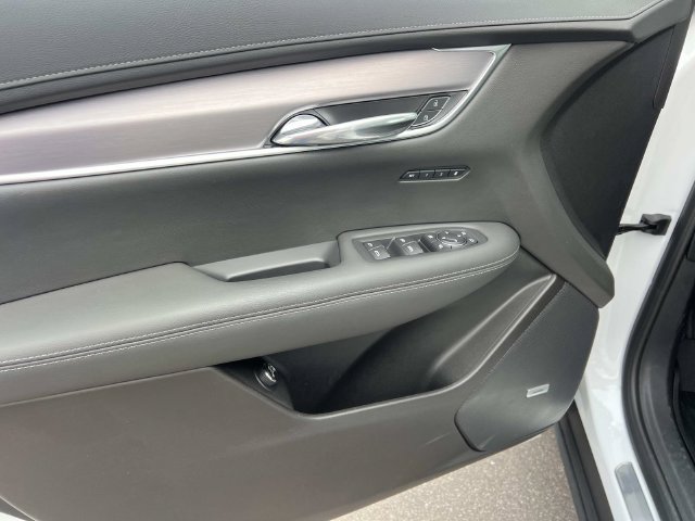 Certified 2024 Cadillac XT6 Luxury w/ LPO, Floor Liner Package AWD/4WD image 14