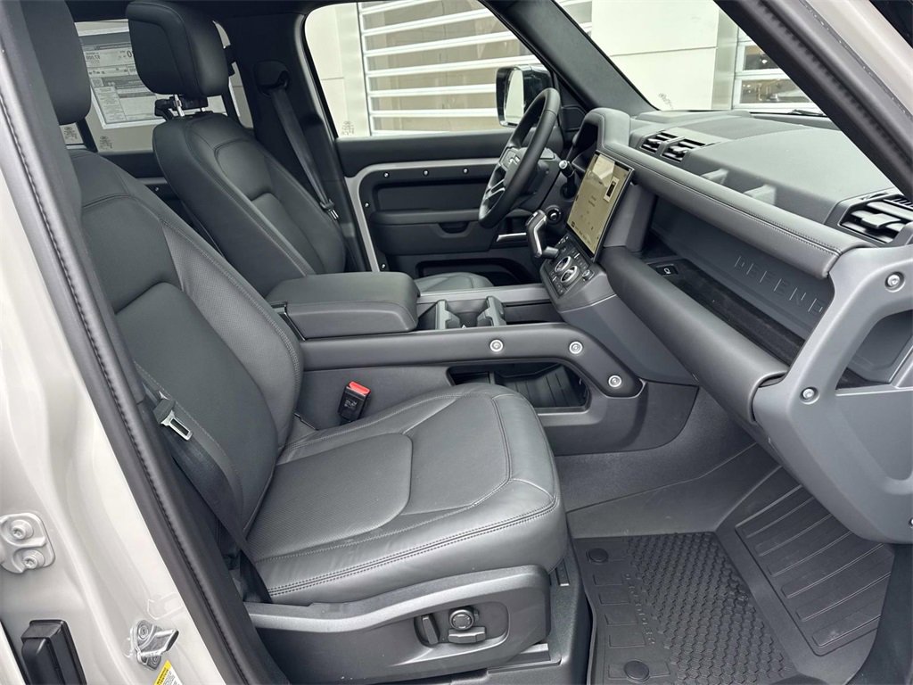 New 2026 Land Rover Defender 110 X-Dynamic SE image 9