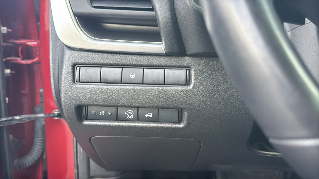 Used 2025 Nissan Rogue SV AWD/4WD image 16