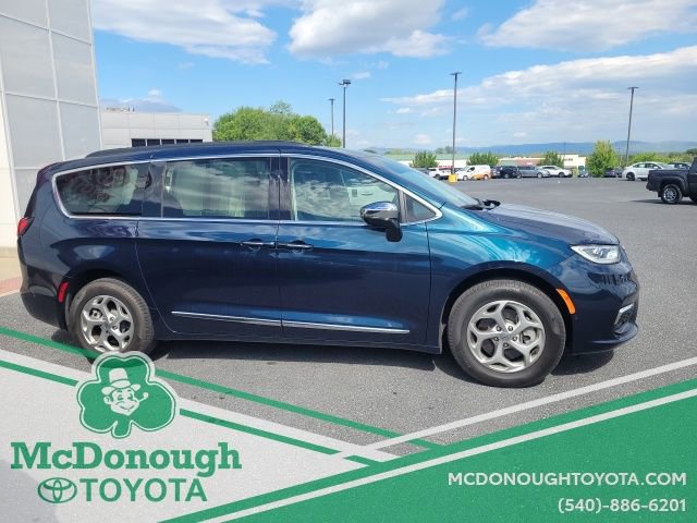 Used 2023 Chrysler Pacifica Limited w/ Trailer Tow Group image 4