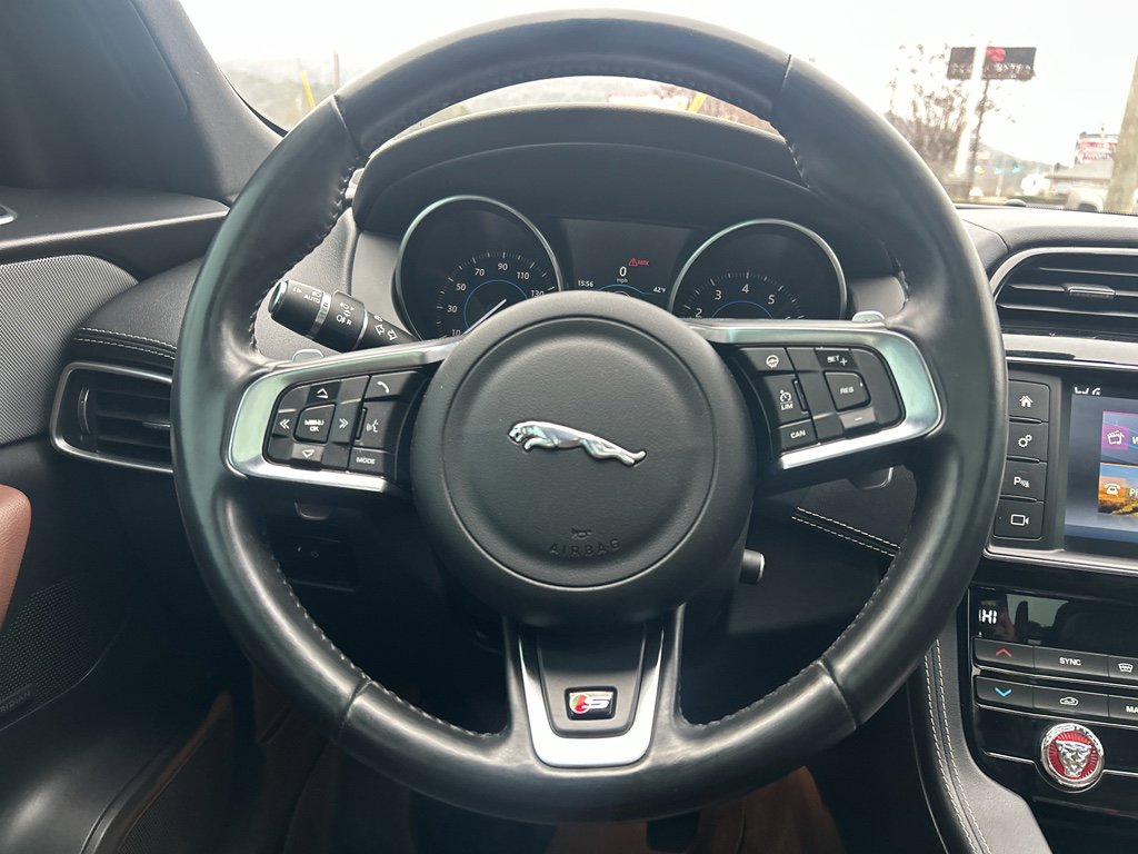 Used 2017 Jaguar F-PACE S image 16
