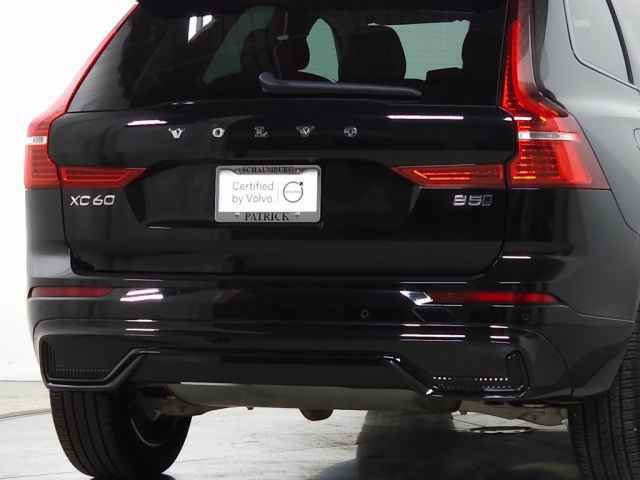 Certified 2025 Volvo XC60 B5 Core image 13