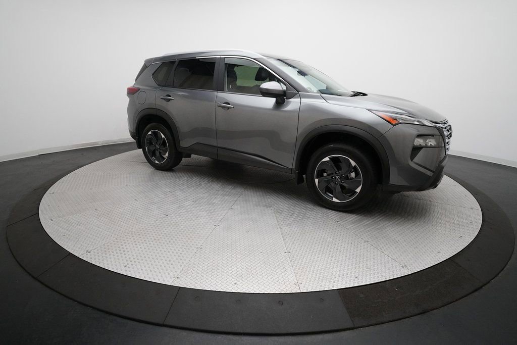 Used 2024 Nissan Rogue SV w/ SV Premium Package image 13