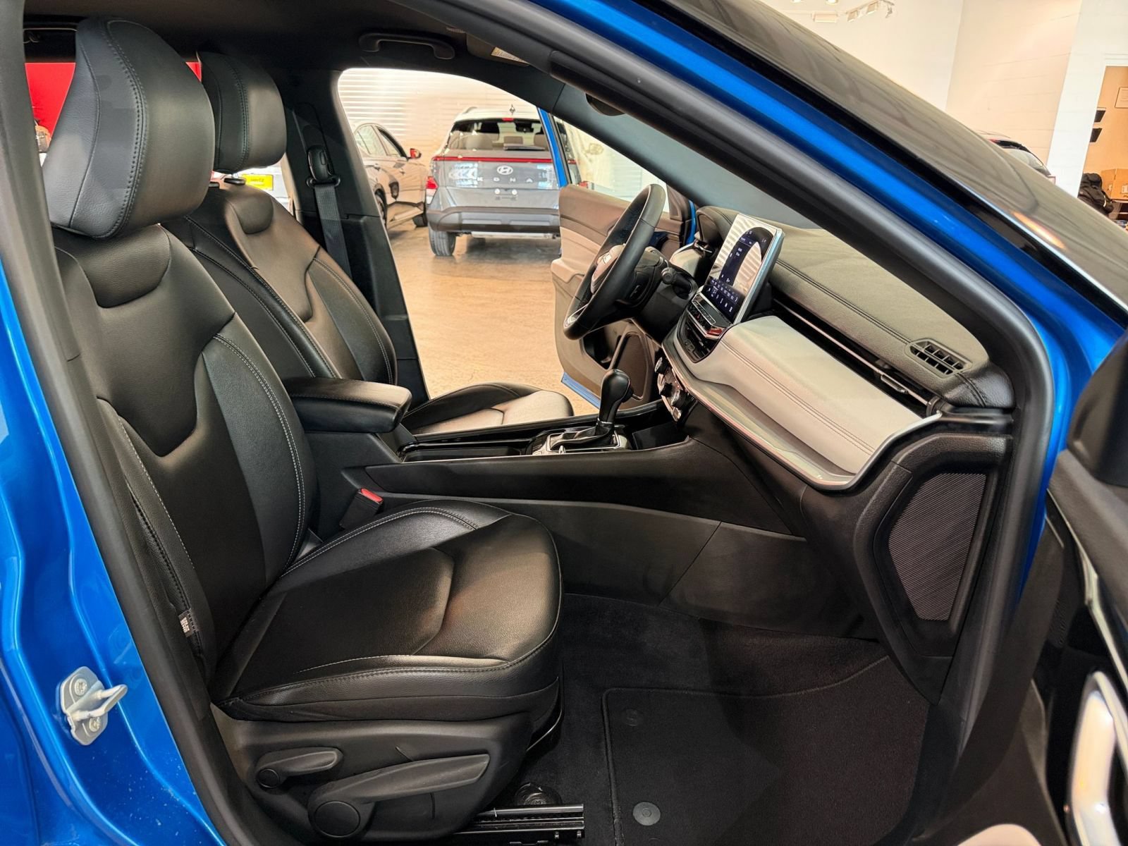 Used 2025 Jeep Compass Limited AWD/4WD image 35