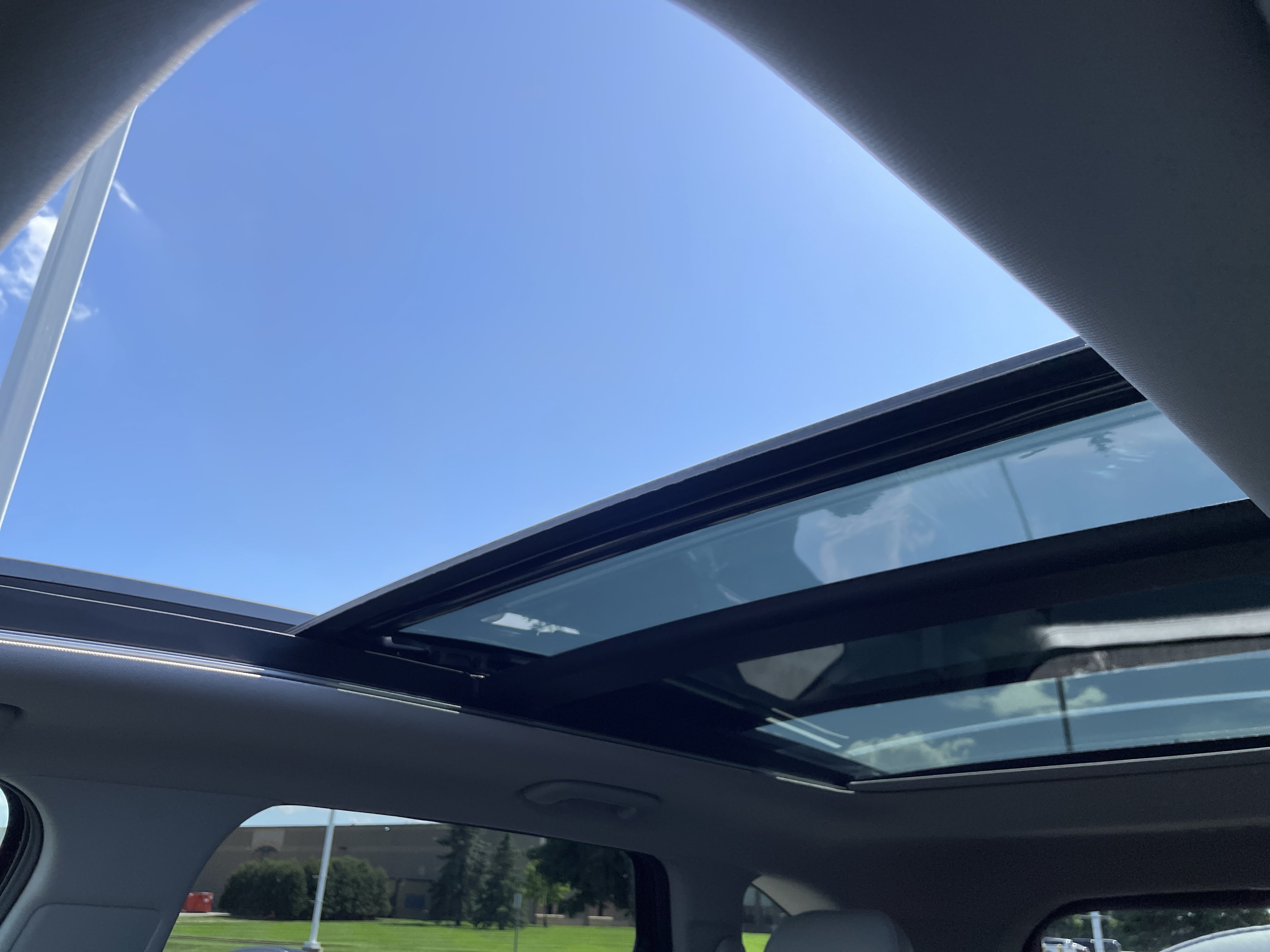 Used 2023 Kia Sorento S w/ Panoramic Sunroof Package AWD/4WD image 16