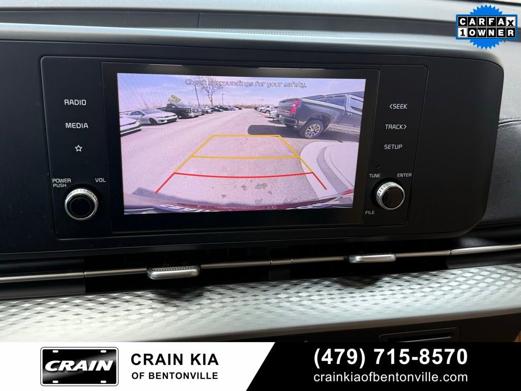 Used 2022 Kia Carnival LX FWD image 17
